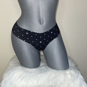VICTORIAS SECRET NO-SHOW SEAMLESS THONG PANTY UNDERWEAR. NWT